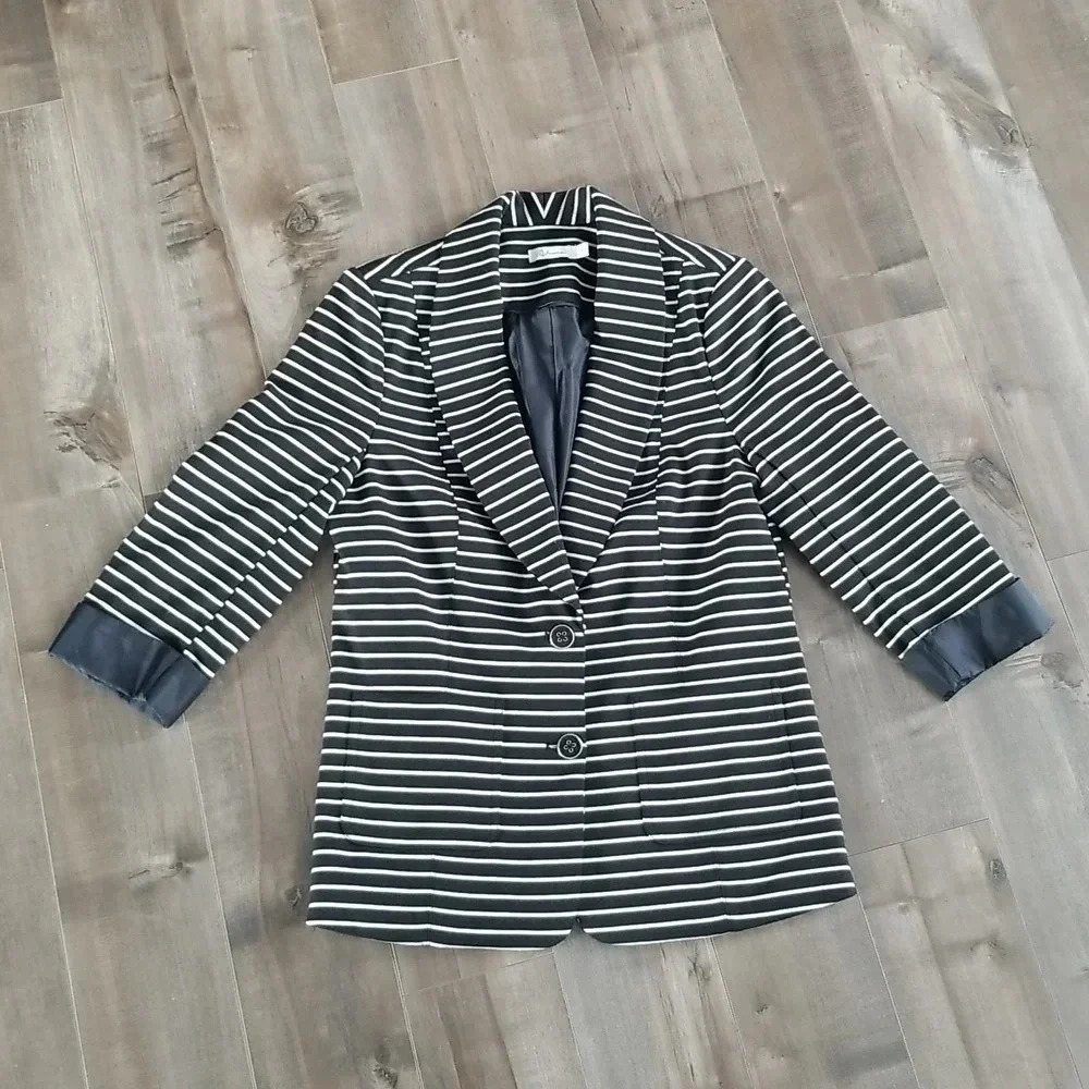 Reitmans black and white stripes blazer size xs office casual retro